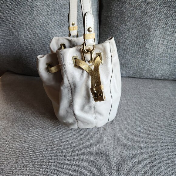 Coach Peyton Duffle Chalk w/ Chico's pink linen blouse - Picture 11 of 16